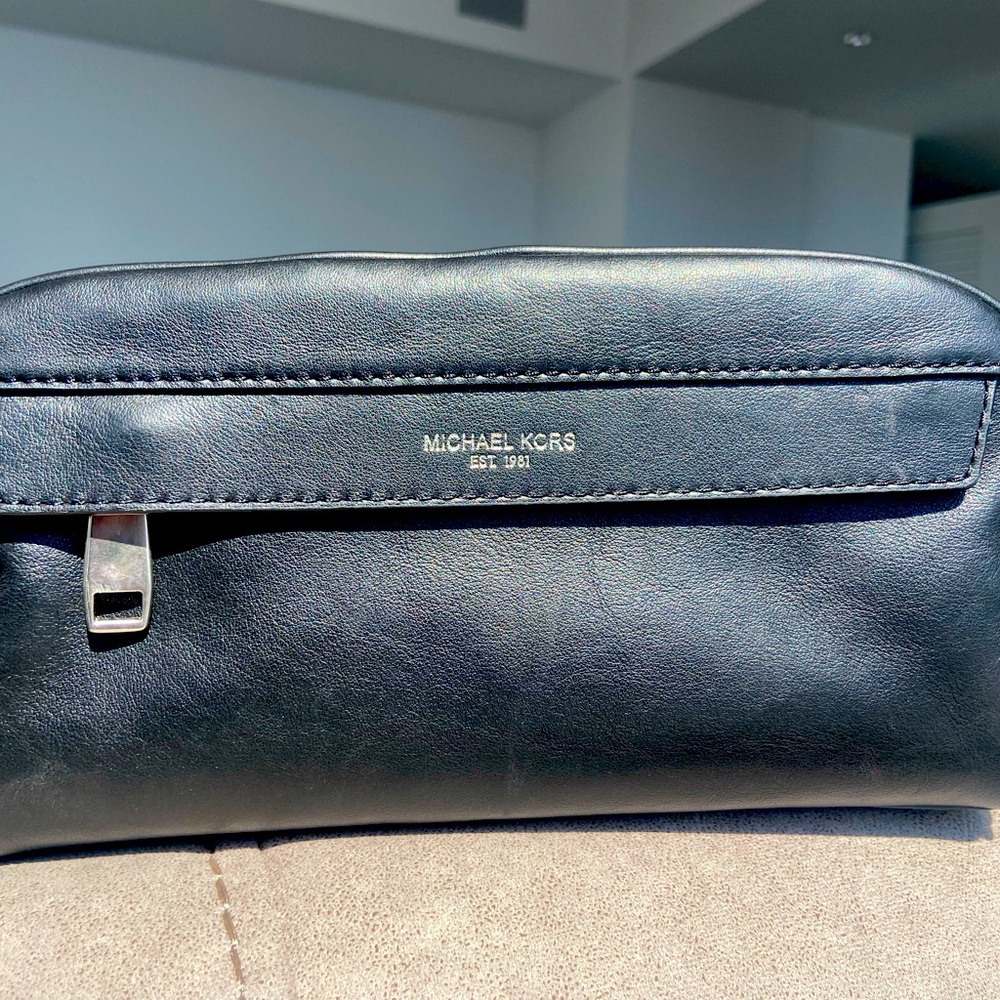 Michael Kors.New, without box. Perfect condition. Wash bag toiletry Dopp kit